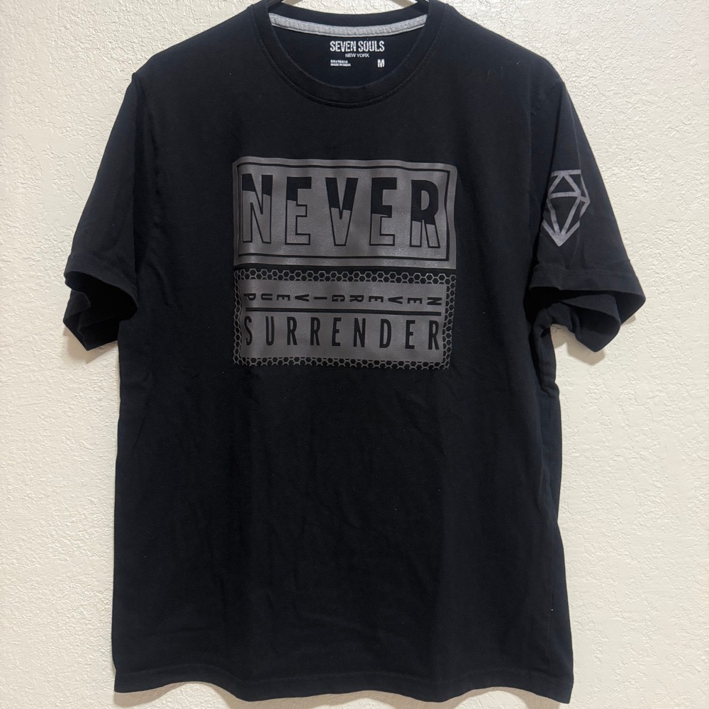 Seven Souls New York Mens Never Surrender Graphic T-Shirt Black Silver Medium